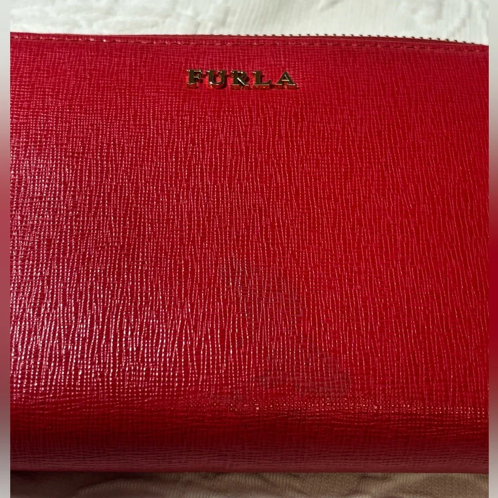 Furla Red Zip-Around Leather Wallet with Gold Logo - Picture 11 of 11